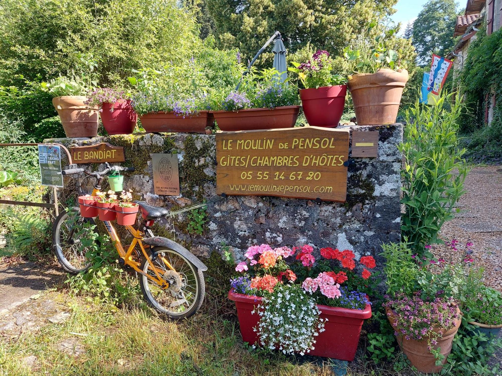 Le Moulin De Pensol - Gites Экстерьер фото